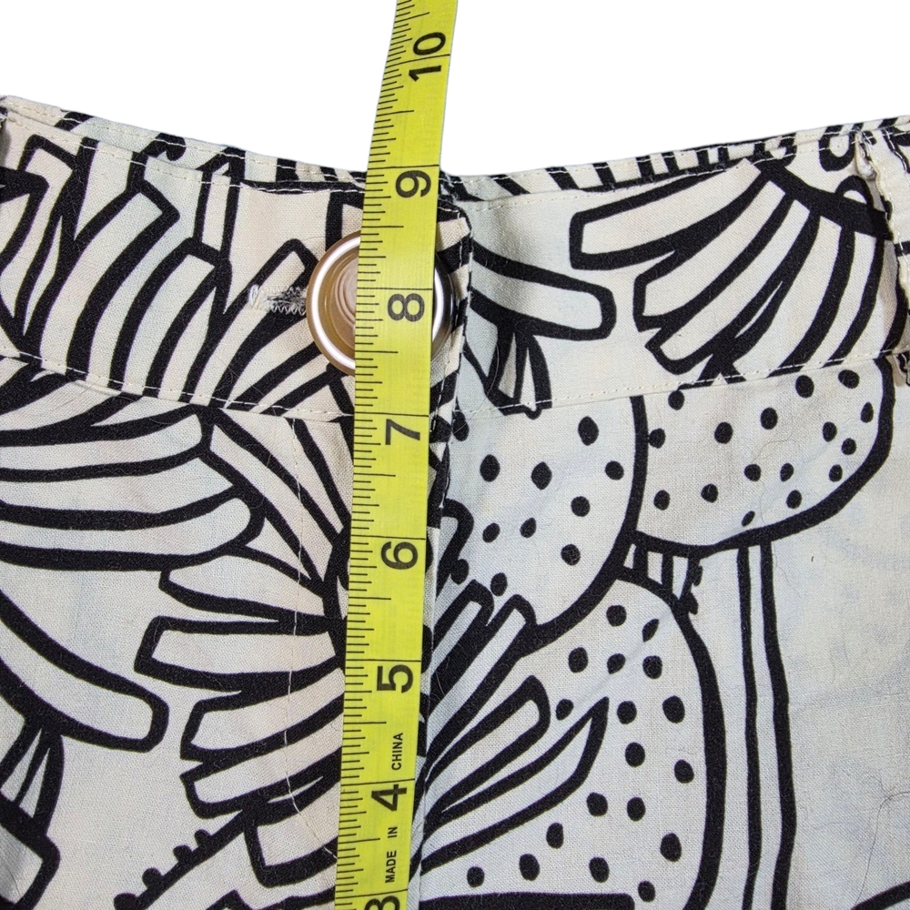 Cousin Carl Botique Floral Black and Beige Women Shorts Sz M - Picture 6 of 8